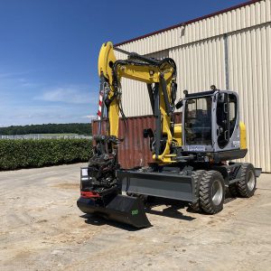 Pelle compacte sur pneus Rototilt 11 tonnes