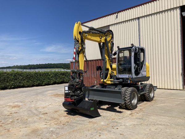 Pelle compacte sur pneus Rototilt 11 tonnes – Image 2
