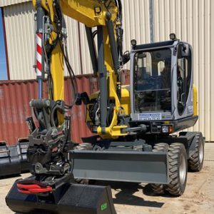 Pelle compacte sur pneus Rototilt 11 tonnes