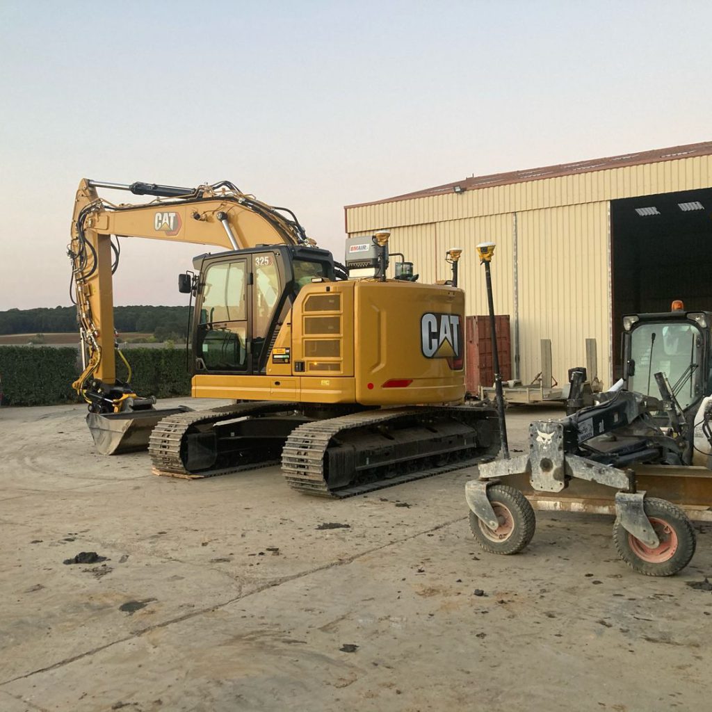Location de pelle 25t compacte avec guidage GPS MOUSSY SERVICES 77